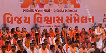 ભાજપનું અનિર્ણાયક નેતૃત્વ: રાજકોટમાં મંચ પર જાની અને ઉમેદવાર શુક્લ બન્યા | BJP’s indecisive leadersh…