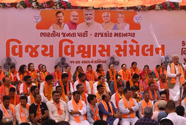 ભાજપનું અનિર્ણાયક નેતૃત્વ: રાજકોટમાં મંચ પર જાની અને ઉમેદવાર શુક્લ બન્યા | BJP’s indecisive leadersh…