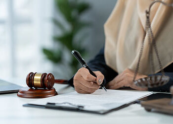 ‘આ તો પતિના લોહીના તરસ્યા હોવા બરાબર છે..’, MP હાઈકોર્ટે મહિલાની ભરણપોષણની અરજી ફગાવી | Madhya Prade…