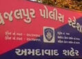 વેજલપુર શ્રીનંદનગર-૧માં દારૂની મહેફિલમાં દરોડોઃ ૧૦ની ધરપકડ | vejalpur police nabbed 10 persons in dr…