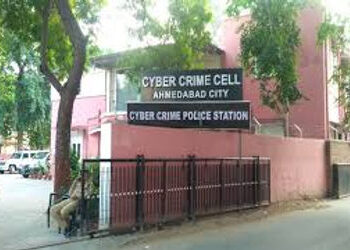 એટીએસના નામે સિનિયર સિટીઝન દંપતિને ડરાવીને ૩૩ લાખની ઠગાઇ | cyber criminal dued 33 lakh rupees after …