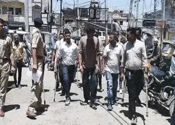 ગોધરામાં રાયોટિંગ કેસના આરોપી ઝાકીર ઝભ્ભાના ઘરે પોલીસ તપાસ છતાં ન મળ્યો મોબાઈલ, શું પુરાવાનો નાશ કરા…