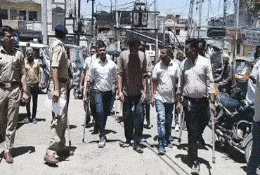 ગોધરામાં રાયોટિંગ કેસના આરોપી ઝાકીર ઝભ્ભાના ઘરે પોલીસ તપાસ છતાં ન મળ્યો મોબાઈલ, શું પુરાવાનો નાશ કરા…