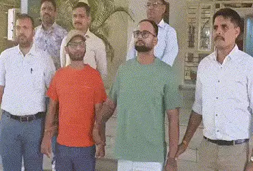 અમદાવાદના શીલજમાંથી લાખોના હાઈબ્રીડ ગાંજા સાથે બે આરોપીઓ ઝડપાયા, ટુ વ્હીલર પર છૂટક વેચાણ કરવા નીકળ્ય…