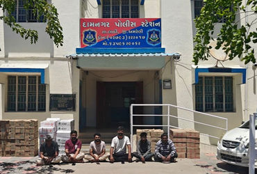 દામનગરમાં ચાલતા ‘દારૂના કટિંગ’ પર પોલીસ ત્રાટકી, 7,600થી વધુ વિદેશી દારૂની બોટલો સાથે 6 શખ્સો ઝડપાયા…