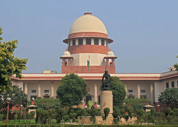 સમજૂતી બાદ પત્ની છેલ્લી ઘડીએ ફરી જતાં નારાજ સુપ્રીમે પતિને ધરાર ડાઇવોર્સ આપ્યા | Angry SC grants fin…