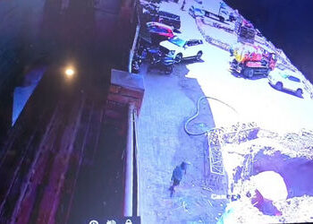 વાપીમાં બેદરકારીની પરાકાષ્ઠા, બે કર્મચારીઓ જીવતા દટાયા પણ PWDના અધિકારીઓએ કહ્યું ‘આવી કોઈ ઘટના બની જ…