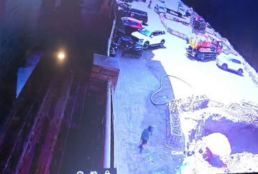 વાપીમાં બેદરકારીની પરાકાષ્ઠા, બે કર્મચારીઓ જીવતા દટાયા પણ PWDના અધિકારીઓએ કહ્યું ‘આવી કોઈ ઘટના બની જ…