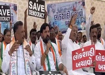 ચૂંટણી પ્રક્રિયા દરમિયાન લોકશાહીની હત્યા અને લોકશાહી બચાવો મુદ્દે કોંગ્રેસ દ્વારા ધરણા | Vadodara Co…