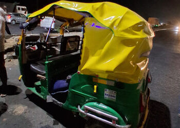 બગોદરા-બાવળા હાઈવે પર ગોઝારો અકસ્માત: ડાયરો જોઈ પરત ફરતી રીક્ષા પલટી, ચાલકનું મોત અને 5 ગંભીર | Bago…