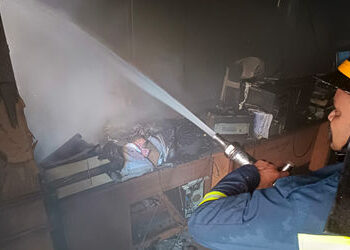 જામનગર જિલ્લા પંચાયતમાં આગનું તાંડવ: આરોગ્ય વિભાગની કચેરીમાં શોર્ટ સર્કિટથી લાખોનું નુકસાન | Fire Br…