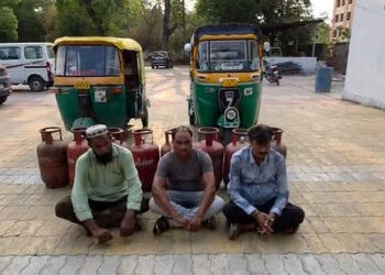 પંચમહાલ: ગોધરામાં ગેરકાયદે ગેસ રીફિલિંગના કૌભાંડ પર SOG ત્રાટકી, 3 શખસોની ધરપકડ | Godhra Gas Refill …