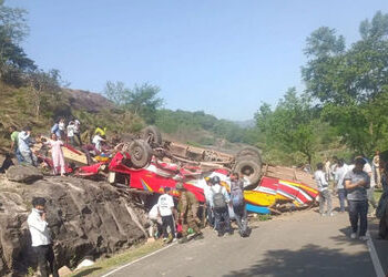 જમ્મુ-કાશ્મીરમાં ભયાનક અકસ્માત: મુસાફરો ભરેલી બસ પલટી, 7 લોકોના કમકમાટીભર્યા મોત; અનેક ઘાયલ | udhamp…