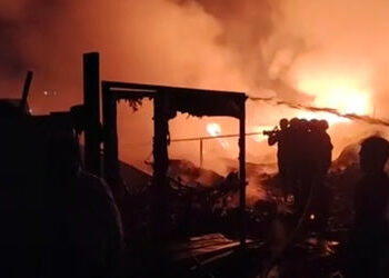 વાઘોડિયા ચોકડી પર કેમિકલ વેસ્ટના ગોડાઉનમાં ભીષણ આગ,આગનું વિકરાળ રૃપ જોઇ વાહન ચાલકોમાં ગભરાટ | massiv…