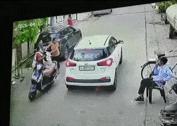 VIDEO: અબોલ પર અત્યાચાર! વડોદરામાં ત્રણ ગલુડિયાને કોથળામાં ભરીને કારમાં લઈ ગઈ મહિલાઓ, નોંધાઈ ફરિયાદ …