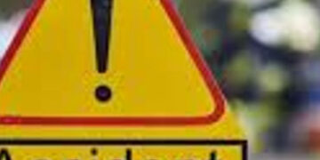 રોડ ક્રોસ કરતા યુવકને વાહનચાલકે ટક્કર મારતા મોત | A young man crossing the road was hit and killed b…