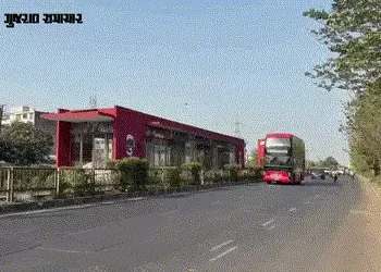 સુરત પાલિકા ચૂંટણી ઈફેક્ટ: પ્રચાર વચ્ચે શહેરમાં ડબલ ડેકર બસનું ટ્રાયલ, ફાઈલમાં દબાયેલા અનેક પ્રોજેક્…