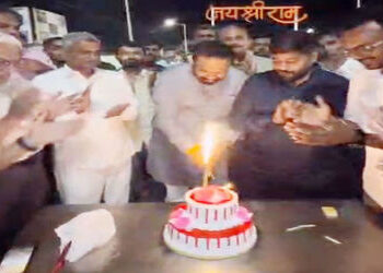 જૂનાગઢ જિલ્લા ભાજપ પ્રમુખે જાહેર રસ્તા પર કેક કાપી જન્મદિવસ ઉજવ્યો | Junagadh District BJP President…