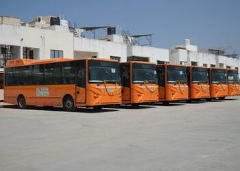 વડોદરા શહેરમાં પીએમ યોજનાની સાત ઈ-બસનું આગમન : દિવ્યાંગો અને મહિલાઓ માટે ખાસ વ્યવસ્થા | Arrival of s…