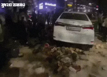 અમદાવાદમાં હીટ એન્ડ રન: હંસપુરામાં કારચાલકે ફૂટપાથ પર ફ્રૂટની લારી પાસે સૂતેલા મહિલાને અડફેટે લેતા મ…