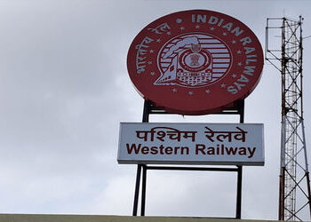 વડોદરા રેલવે વિભાગને એક વર્ષમાં રૂ. 697 કરોડની આવક | Vadodara Railway Department earns Rs 697 crore …