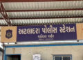 વડોદરાના લાલબાગ બ્રિજ નજીક પાદરાના વેપારી યુવકની આંતરીને મોબાઈલ અને રોકડાની લૂંટ | A young businessm…