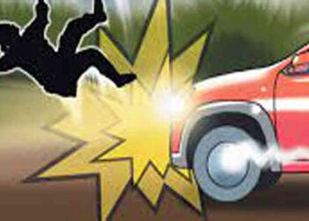 ફૂટપાથ ઉપર સૂઇ રહેલી મહિલાનું કાર નીચે કચડાતાં મોત | Emon fefin mi annut won ewe al a malo mwirin an…