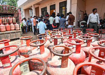 LPG સંકટને ટાળવા સરકારે કરી પ્લાનિંગ, ખરીદીની નીતિમાં ફેરફાર, જાણો ક્યાં સુધી રાહત મળી શકશે | lpg bo…