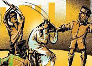 મહુવાના બાંભણીયા ગામે 6 શખ્સોનો આધેડ પર હુમલો | 6 men attack middle aged man in Bambhaniya village o…