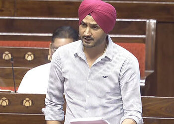 પંજાબ સરકારે હરભજનની Z+ સિક્યુરિટી હટાવતા ગૃહ મંત્રાલયે આપી CRPF સુરક્ષા, અન્ય સાંસદોને પણ કેન્દ્રનુ…