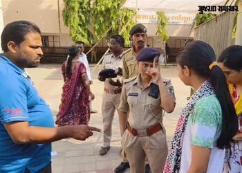 વડોદરા: ડિજિટલ વોટર કાર્ડને લઈને મતદાન મથકો પર ભારે વિવાદ, હાર્ડ કોપી વગર અનેક લોકો મતદાનથી વંચિત રહ…