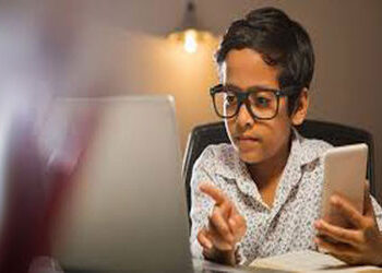 બાળકોમાં મોબાઈલનું વળગણ ઘટાડવા તળાજાની શાળાનો નવતર પ્રયોગ | Talaja school’s innovative experiment to…