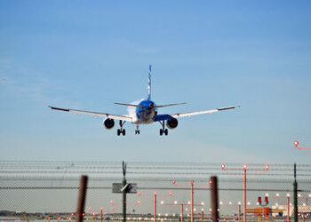 ભારતની એરલાઈન્સનું ‘ક્રેશ લેન્ડિંગ’ નક્કી? FIAની ચેતવણી- સરકાર મદદ કરે નહીંતર તાળાં મારવા પડશે | Ind…