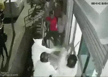 અમદાવાદ: બાપુનગરમાં 8 શખસોએ ઓફિસમાં ઘૂસી યુવકને અધમૂઓ કર્યો, ફરિયાદી પોતે નીકળ્યો વોન્ટેડ! | bapunag…