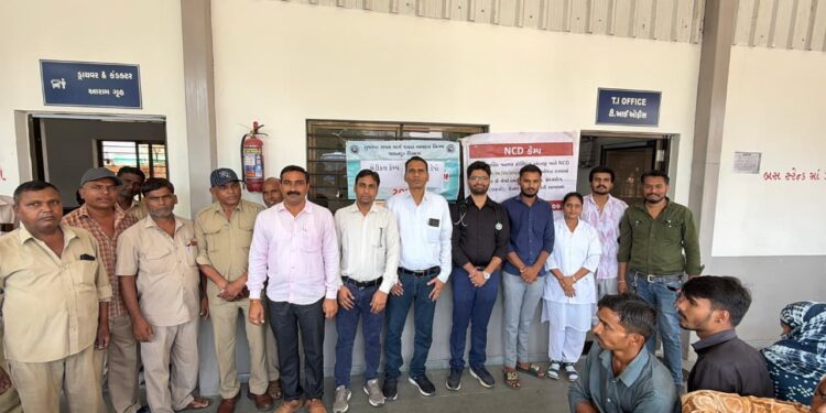 અંબાજી જનરલ હોસ્પિટલ અને એસટી ડેપોના સહકાર થી હેલ્થ ચેકઅપ કેમ્પ યોજાયો.