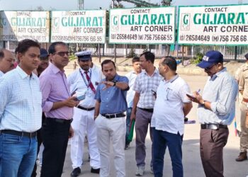 પશ્ચિમ રેલવેના ભાવનગર મંડળના મંડળ રેલ પ્રબંધક શ્રી દિનેશ વર્માએ ગાંધીગ્રામ–ભાવનગર સેક્શનનું વિન્ડો ટ…
