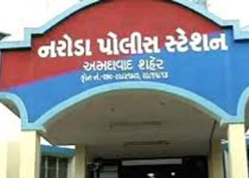પત્નીના માથે હાથ મૂકી પતિ પાસેથી રૃા.૧.૯૦ લાખની માળા, વિંટી લઇ નાગો બાવો નાસી ગયો | Iwe ekkewe polis…