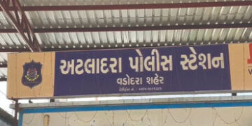 બીલ ગામમાં લગ્ન પ્રસંગે ડાન્સ કરવા બાબતે ઝઘડો થતાં યુવતીના વાળ ખેંચીને ડંડાથી હુમલો | girl was attac…