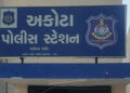 દારુ અને હુક્કાની મહેફિલ પર પોલીસનો દરોડો | Police raid on alcohol and hookah party