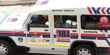 બસમાં અડપલાં કરનાર આધેડને સગીરાએ પાઠ ભણાવતાં પગમાં પડી ગયો | a minor girl taught lesson to middle ag…