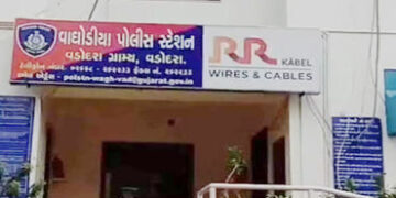 વાઘોડિયામાં મોડી રાત્રે સોની પર હુમલો કરી સોનાના દાગીના અને રોકડની લૂંટ | jewellers attacked late at…