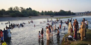 ગુજરાતનું નવું પિકનિક સ્પોટ ‘ધોબીશાલ’: અસહ્ય ગરમીથી રાહત મેળવવા કરજણ નદીના કિનારે સહેલાણીઓની ભીડ | N…