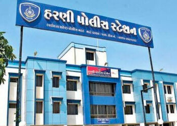 દેણા ચોકડીના બ્રિજ પાસે બકરાં ભરેલી ટ્રક રોકવાના મુદ્દે તકરાર થતાં જુદા જુદા બે ગુના નોંધાયા | Two s…