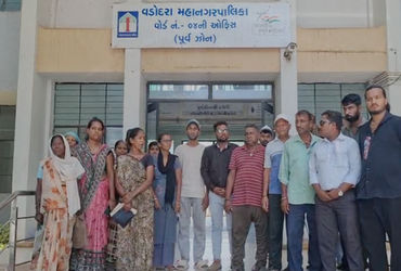 વડોદરાના પૂર્વ વિસ્તારમાં પાણીનો કકળાટ યથાવત : ચાર મહિનાથી પૂરતું પાણી ન મળતા રહીશોનો હોબાળો | Water…