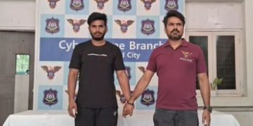 અમદાવાદમાં ‘લવગુરુ સ્કેમ’નો બીજો સાગરિત ઝડપાયો, રિલેશનશિપની સમસ્યા ઉકેલવાના બહાને કૌભાંડ ચલાવતા | Se…