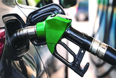 ધૂમાડે બળતા પેટ્રોલ-ડીઝલના ભાવ : રૂ.100ને પાર | Petrol diesel prices skyrocket: Crossing Rs 100