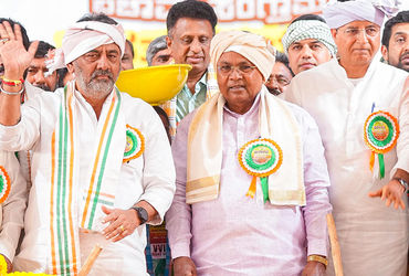 કર્ણાટકમાં નવાજૂનીના એંધાણ! સિદ્ધારમૈયા અને શિવકુમાર દિલ્હી દરબારમાં, જાણો 3 સમીકરણો | karnataka con…
