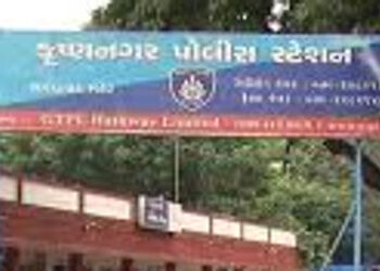 અમદાવાદ: કૃષ્ણનગરમાં પ્રેમલગ્ન કરી પરત ફરેલી દીકરી અને જમાઈ પર પરિવારનો હુમલો, પોલીસ સ્ટેશનમાં મચાવ્…