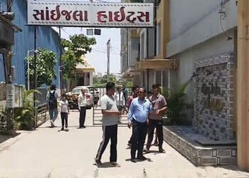 વડોદરામાં લોકોનો ફરી હોબાળો, સ્માર્ટ મીટર લગાવવા ગયેલી વીજ કંપનીની ટીમને પાછા જવું પડ્યું | People p…