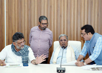 કર્ણાટકમાં કંઈક મોટું થવાના સંકેત ! CM પદેથી રાજીનામા મામલે સિદ્ધારમૈયાના મૌનથી વધ્યું સસ્પેન્સ | Si…